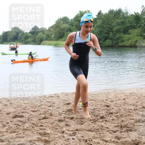 21.06.2025 - 27. Vierlanden-Triathlon Lena Gebhardt http://msf.ph/oto/8046443 15.06.2025 14:54:19 Schwimmen 1369 meine-sportfotos.de