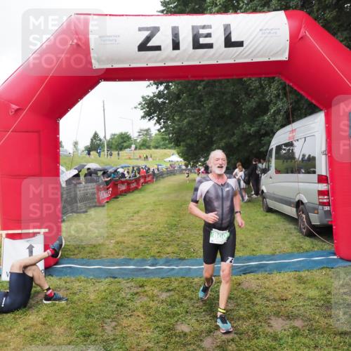 21.06.2025 - 27. Vierlanden-Triathlon MichiJ http://msf.ph/oto/8046455 15.06.2026 14:00:18 Ziel 226, 770, 800 meine-sportfotos.de