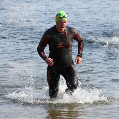 15.06.2025 - 27. Vierlanden-Triathlon Lena Gebhardt http://msf.ph/oto/8046460 15.06.2025 08:43:04 Schwimmen 18, 72, 100, 139 meine-sportfotos.de