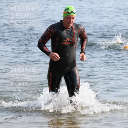 15.06.2025 - 27. Vierlanden-Triathlon Lena Gebhardt http://msf.ph/oto/8046467 15.06.2025 08:43:04 Schwimmen 18, 72, 100, 139 meine-sportfotos.de