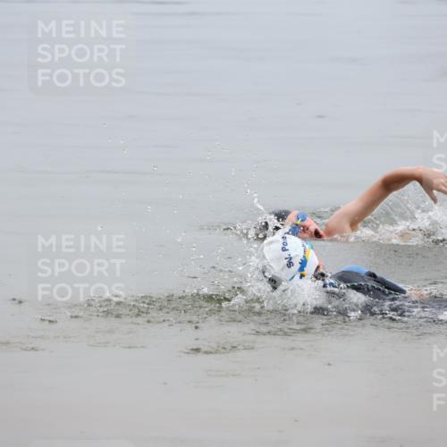 21.06.2025 - 27. Vierlanden-Triathlon Lena Gebhardt http://msf.ph/oto/8046472 15.06.2025 15:00:45 Schwimmen  meine-sportfotos.de