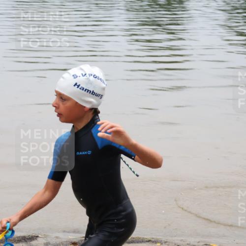 21.06.2025 - 27. Vierlanden-Triathlon Lena Gebhardt http://msf.ph/oto/8046476 15.06.2025 15:01:19 Schwimmen  meine-sportfotos.de