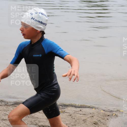 21.06.2025 - 27. Vierlanden-Triathlon Lena Gebhardt http://msf.ph/oto/8046480 15.06.2025 15:01:19 Schwimmen  meine-sportfotos.de