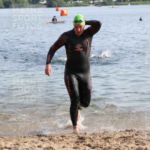 15.06.2025 - 27. Vierlanden-Triathlon Lena Gebhardt http://msf.ph/oto/8046482 15.06.2025 08:43:06 Schwimmen 18, 72, 100, 139 meine-sportfotos.de