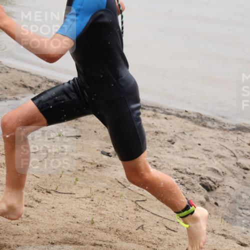 21.06.2025 - 27. Vierlanden-Triathlon Lena Gebhardt http://msf.ph/oto/8046484 15.06.2025 15:01:19 Schwimmen  meine-sportfotos.de