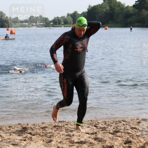 15.06.2025 - 27. Vierlanden-Triathlon Lena Gebhardt http://msf.ph/oto/8046490 15.06.2025 08:43:07 Schwimmen 18, 72, 100, 139 meine-sportfotos.de