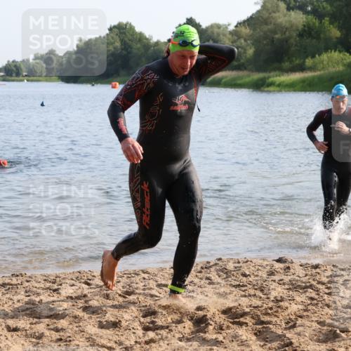 15.06.2025 - 27. Vierlanden-Triathlon Lena Gebhardt http://msf.ph/oto/8046502 15.06.2025 08:43:08 Schwimmen 11, 18, 72, 100, 139 meine-sportfotos.de