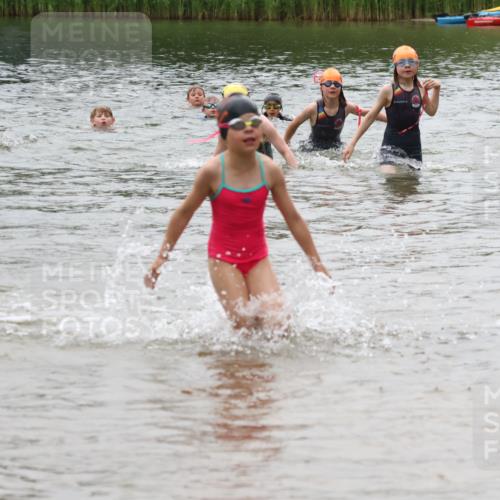 21.06.2025 - 27. Vierlanden-Triathlon Lena Gebhardt http://msf.ph/oto/8046516 15.06.2025 15:01:29 Schwimmen  meine-sportfotos.de