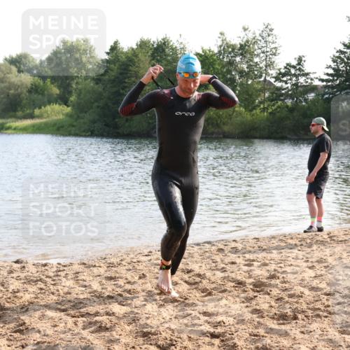 15.06.2025 - 27. Vierlanden-Triathlon Lena Gebhardt http://msf.ph/oto/8046528 15.06.2025 08:43:10 Schwimmen 11, 72, 100, 102, 139 meine-sportfotos.de