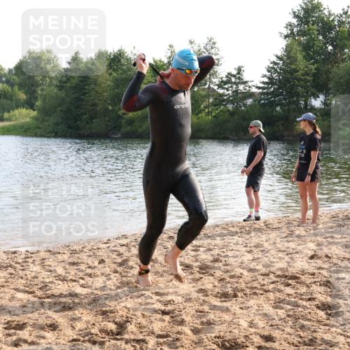 15.06.2025 - 27. Vierlanden-Triathlon Lena Gebhardt http://msf.ph/oto/8046536 15.06.2025 08:43:11 Schwimmen 11, 72, 100, 102, 139 meine-sportfotos.de