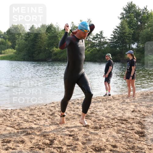 15.06.2025 - 27. Vierlanden-Triathlon Lena Gebhardt http://msf.ph/oto/8046540 15.06.2025 08:43:11 Schwimmen 11, 72, 100, 102, 139 meine-sportfotos.de