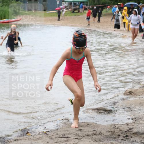 21.06.2025 - 27. Vierlanden-Triathlon Lena Gebhardt http://msf.ph/oto/8046543 15.06.2025 15:01:32 Schwimmen  meine-sportfotos.de