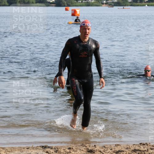 15.06.2025 - 27. Vierlanden-Triathlon Lena Gebhardt http://msf.ph/oto/8046545 15.06.2025 08:43:13 Schwimmen 11, 72, 100, 102, 139 meine-sportfotos.de