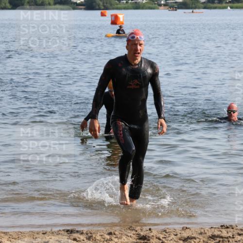 15.06.2025 - 27. Vierlanden-Triathlon Lena Gebhardt http://msf.ph/oto/8046548 15.06.2025 08:43:13 Schwimmen 11, 72, 100, 102, 139 meine-sportfotos.de