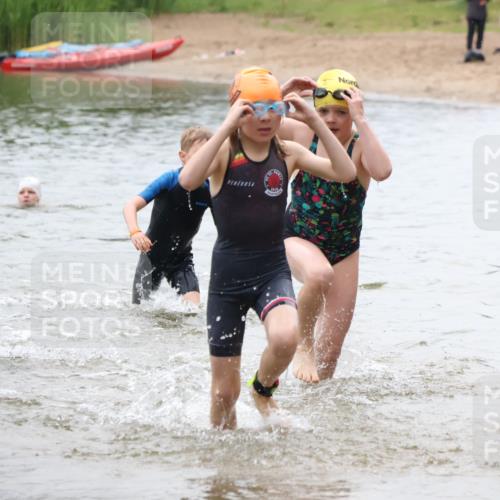 21.06.2025 - 27. Vierlanden-Triathlon Lena Gebhardt http://msf.ph/oto/8046562 15.06.2025 15:01:35 Schwimmen  meine-sportfotos.de