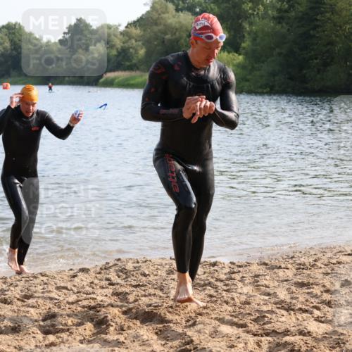 15.06.2025 - 27. Vierlanden-Triathlon Lena Gebhardt http://msf.ph/oto/8046567 15.06.2025 08:43:17 Schwimmen 11, 100, 102, 139, 148 meine-sportfotos.de
