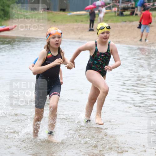 21.06.2025 - 27. Vierlanden-Triathlon Lena Gebhardt http://msf.ph/oto/8046569 15.06.2025 15:01:36 Schwimmen  meine-sportfotos.de