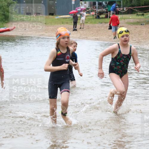 21.06.2025 - 27. Vierlanden-Triathlon Lena Gebhardt http://msf.ph/oto/8046577 15.06.2025 15:01:37 Schwimmen  meine-sportfotos.de