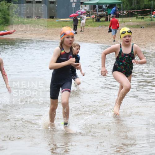 21.06.2025 - 27. Vierlanden-Triathlon Lena Gebhardt http://msf.ph/oto/8046581 15.06.2025 15:01:37 Schwimmen  meine-sportfotos.de