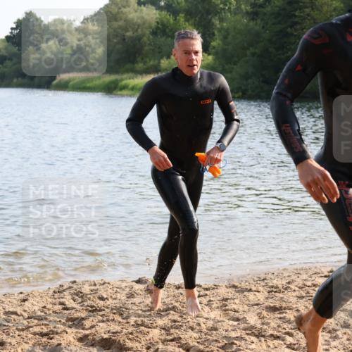 15.06.2025 - 27. Vierlanden-Triathlon Lena Gebhardt http://msf.ph/oto/8046587 15.06.2025 08:43:19 Schwimmen 11, 102, 139, 148 meine-sportfotos.de