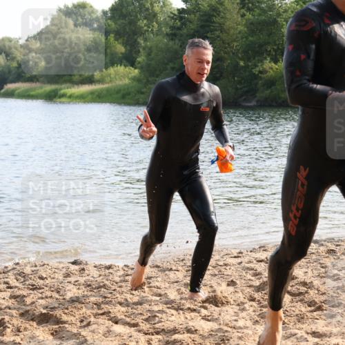 15.06.2025 - 27. Vierlanden-Triathlon Lena Gebhardt http://msf.ph/oto/8046594 15.06.2025 08:43:19 Schwimmen 11, 102, 139, 148 meine-sportfotos.de