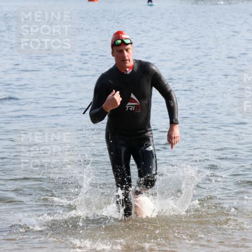 15.06.2025 - 27. Vierlanden-Triathlon Lena Gebhardt http://msf.ph/oto/8046602 15.06.2025 08:43:21 Schwimmen 11, 102, 139, 148 meine-sportfotos.de