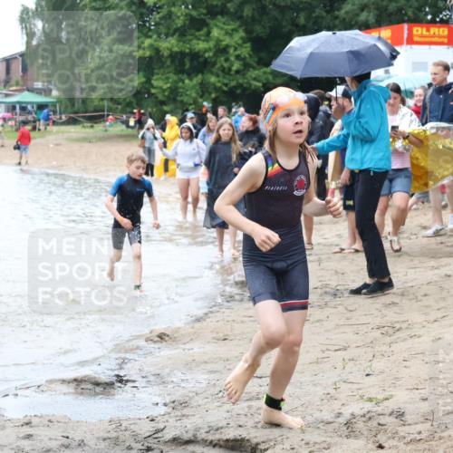 21.06.2025 - 27. Vierlanden-Triathlon Lena Gebhardt http://msf.ph/oto/8046604 15.06.2025 15:01:39 Schwimmen  meine-sportfotos.de