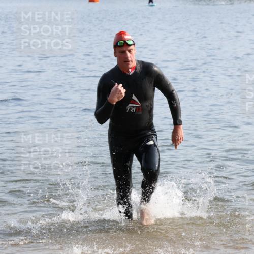 15.06.2025 - 27. Vierlanden-Triathlon Lena Gebhardt http://msf.ph/oto/8046606 15.06.2025 08:43:21 Schwimmen 11, 102, 139, 148 meine-sportfotos.de