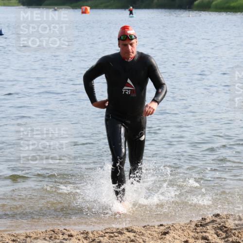 15.06.2025 - 27. Vierlanden-Triathlon Lena Gebhardt http://msf.ph/oto/8046609 15.06.2025 08:43:22 Schwimmen 11, 65, 74, 102, 148 meine-sportfotos.de