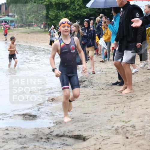 21.06.2025 - 27. Vierlanden-Triathlon Lena Gebhardt http://msf.ph/oto/8046632 15.06.2025 15:01:41 Schwimmen  meine-sportfotos.de