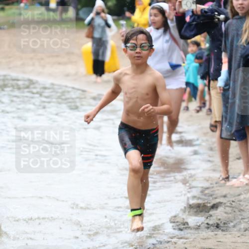21.06.2025 - 27. Vierlanden-Triathlon Lena Gebhardt http://msf.ph/oto/8046655 15.06.2025 15:01:43 Schwimmen  meine-sportfotos.de