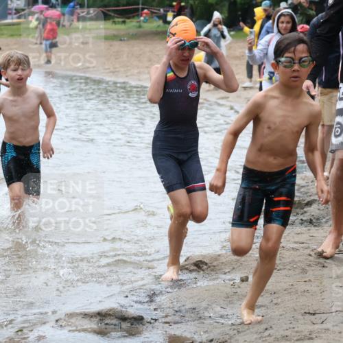 21.06.2025 - 27. Vierlanden-Triathlon Lena Gebhardt http://msf.ph/oto/8046674 15.06.2025 15:01:44 Schwimmen  meine-sportfotos.de