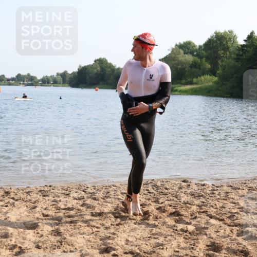 15.06.2025 - 27. Vierlanden-Triathlon Lena Gebhardt http://msf.ph/oto/8046679 15.06.2025 08:43:32 Schwimmen 32, 65, 74, 148 meine-sportfotos.de