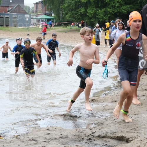 21.06.2025 - 27. Vierlanden-Triathlon Lena Gebhardt http://msf.ph/oto/8046696 15.06.2025 15:01:46 Schwimmen  meine-sportfotos.de