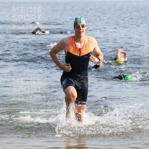 15.06.2025 - 27. Vierlanden-Triathlon Lena Gebhardt http://msf.ph/oto/8046715 15.06.2025 08:43:37 Schwimmen 32, 65, 74 meine-sportfotos.de