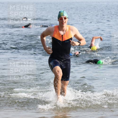 15.06.2025 - 27. Vierlanden-Triathlon Lena Gebhardt http://msf.ph/oto/8046719 15.06.2025 08:43:38 Schwimmen 32, 65, 74 meine-sportfotos.de