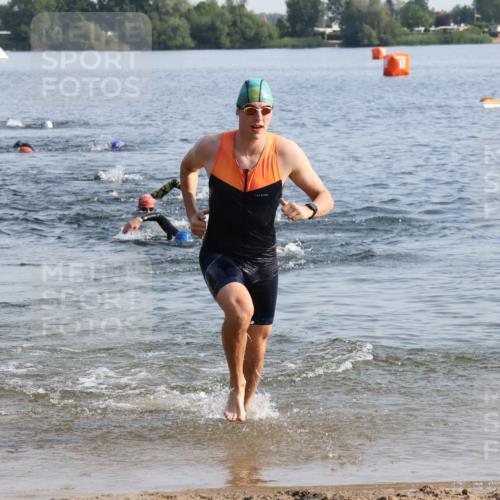 15.06.2025 - 27. Vierlanden-Triathlon Lena Gebhardt http://msf.ph/oto/8046726 15.06.2025 08:43:38 Schwimmen 32, 65, 74 meine-sportfotos.de