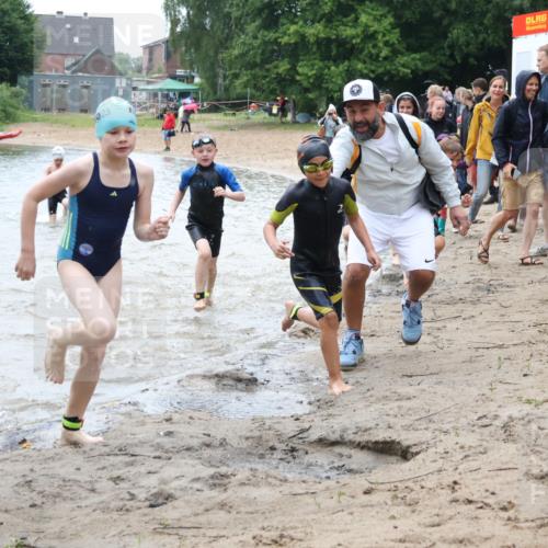 21.06.2025 - 27. Vierlanden-Triathlon Lena Gebhardt http://msf.ph/oto/8046728 15.06.2025 15:01:47 Schwimmen  meine-sportfotos.de