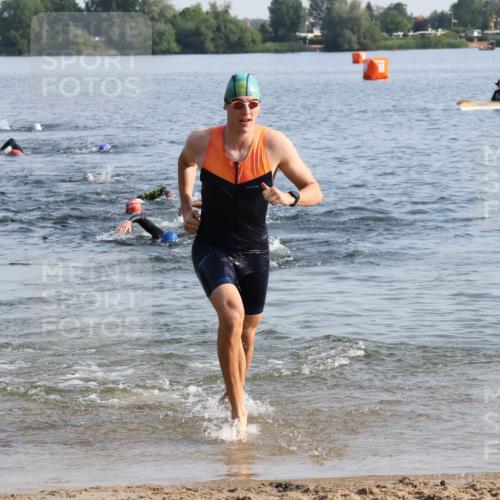 15.06.2025 - 27. Vierlanden-Triathlon Lena Gebhardt http://msf.ph/oto/8046730 15.06.2025 08:43:38 Schwimmen 32, 65, 74 meine-sportfotos.de