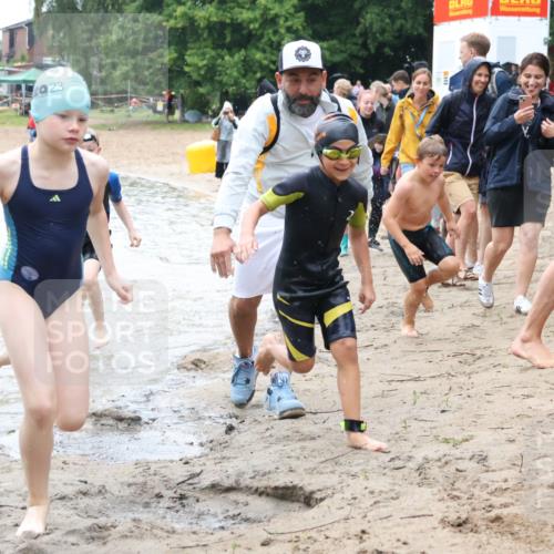 21.06.2025 - 27. Vierlanden-Triathlon Lena Gebhardt http://msf.ph/oto/8046732 15.06.2025 15:01:48 Schwimmen  meine-sportfotos.de