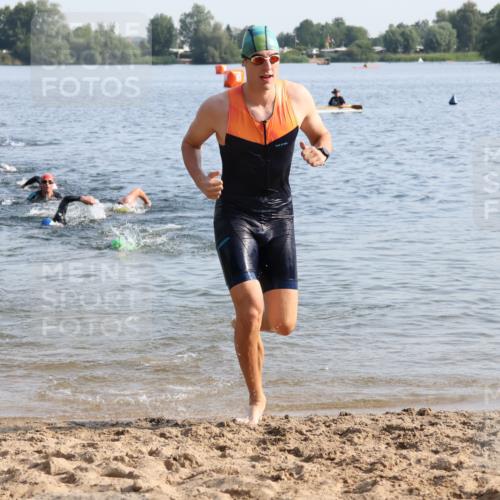 15.06.2025 - 27. Vierlanden-Triathlon Lena Gebhardt http://msf.ph/oto/8046734 15.06.2025 08:43:39 Schwimmen 32, 65, 74 meine-sportfotos.de