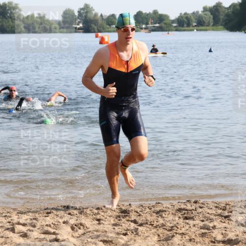 15.06.2025 - 27. Vierlanden-Triathlon Lena Gebhardt http://msf.ph/oto/8046738 15.06.2025 08:43:39 Schwimmen 32, 65, 74 meine-sportfotos.de