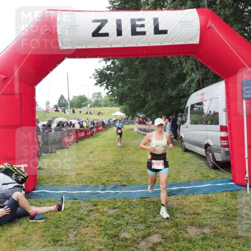 21.06.2025 - 27. Vierlanden-Triathlon MichiJ http://msf.ph/oto/8046739 15.06.2026 14:06:07 Ziel 209, 229 meine-sportfotos.de