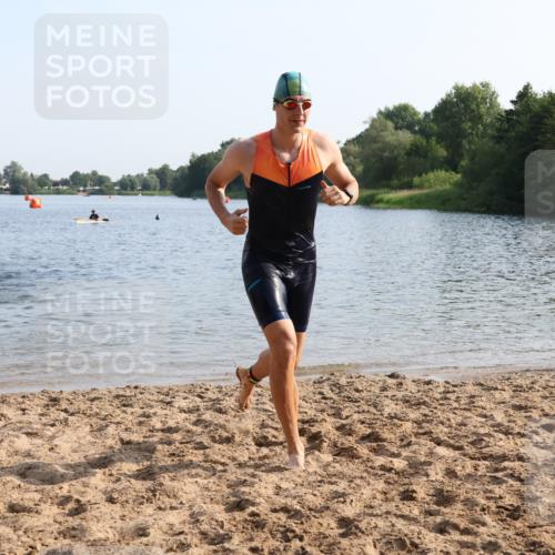 15.06.2025 - 27. Vierlanden-Triathlon Lena Gebhardt http://msf.ph/oto/8046750 15.06.2025 08:43:41 Schwimmen 32, 65, 74, 113 meine-sportfotos.de