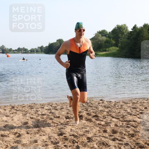 15.06.2025 - 27. Vierlanden-Triathlon Lena Gebhardt http://msf.ph/oto/8046754 15.06.2025 08:43:41 Schwimmen 32, 65, 74, 113 meine-sportfotos.de