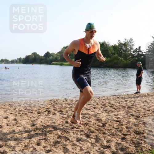15.06.2025 - 27. Vierlanden-Triathlon Lena Gebhardt http://msf.ph/oto/8046758 15.06.2025 08:43:41 Schwimmen 32, 65, 74, 113 meine-sportfotos.de