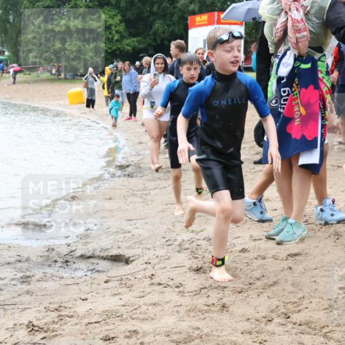 21.06.2025 - 27. Vierlanden-Triathlon Lena Gebhardt http://msf.ph/oto/8046771 15.06.2025 15:01:49 Schwimmen  meine-sportfotos.de
