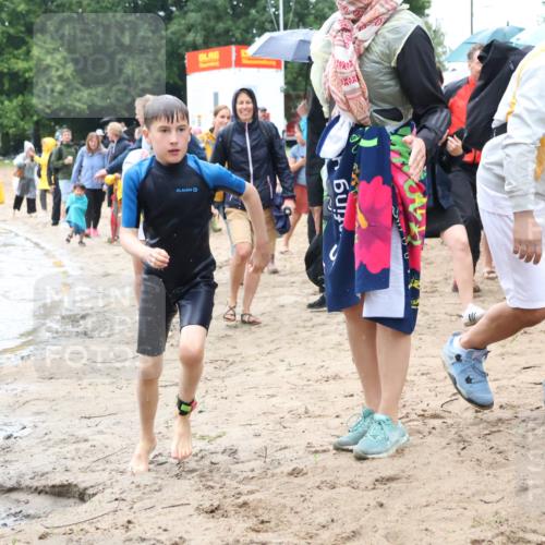 21.06.2025 - 27. Vierlanden-Triathlon Lena Gebhardt http://msf.ph/oto/8046783 15.06.2025 15:01:50 Schwimmen  meine-sportfotos.de