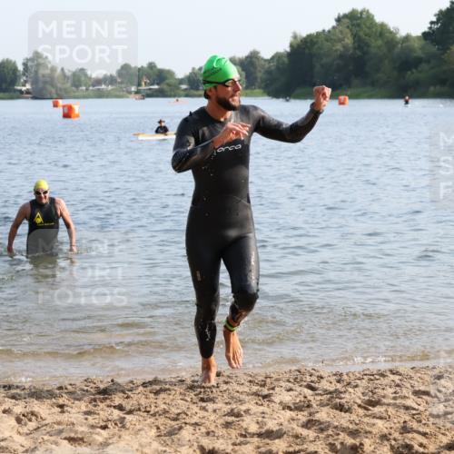 15.06.2025 - 27. Vierlanden-Triathlon Lena Gebhardt http://msf.ph/oto/8046788 15.06.2025 08:43:49 Schwimmen 23, 32, 84, 113 meine-sportfotos.de