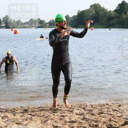 15.06.2025 - 27. Vierlanden-Triathlon Lena Gebhardt http://msf.ph/oto/8046792 15.06.2025 08:43:49 Schwimmen 23, 32, 84, 113 meine-sportfotos.de